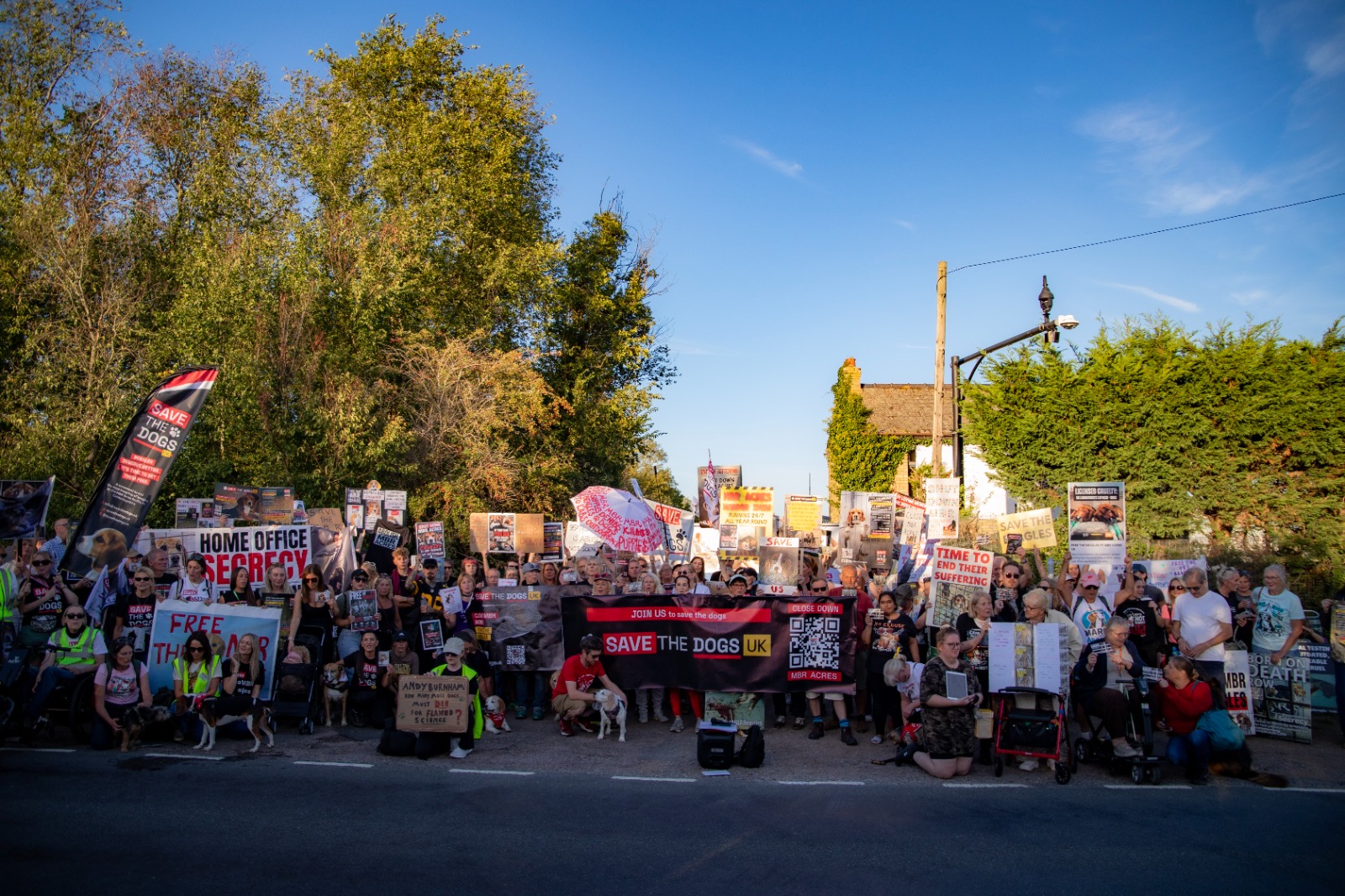 Save the Dog Campaigners at the gates of MBR